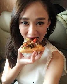 娱乐吃瓜女艺人加戏,吃瓜女艺人华丽加戏，揭秘幕后故事