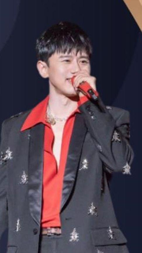 明星张杰昏迷,紧急救治中，粉丝心系健康