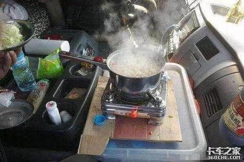 东北光头网红在家做饭的