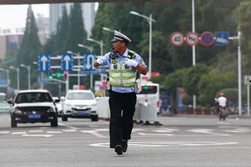 靠交警指挥的网红地,揭秘热门街头的魅力瞬间